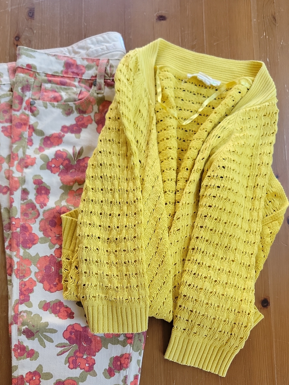 URBAN OUTFITTERS Mustard knit open sweater